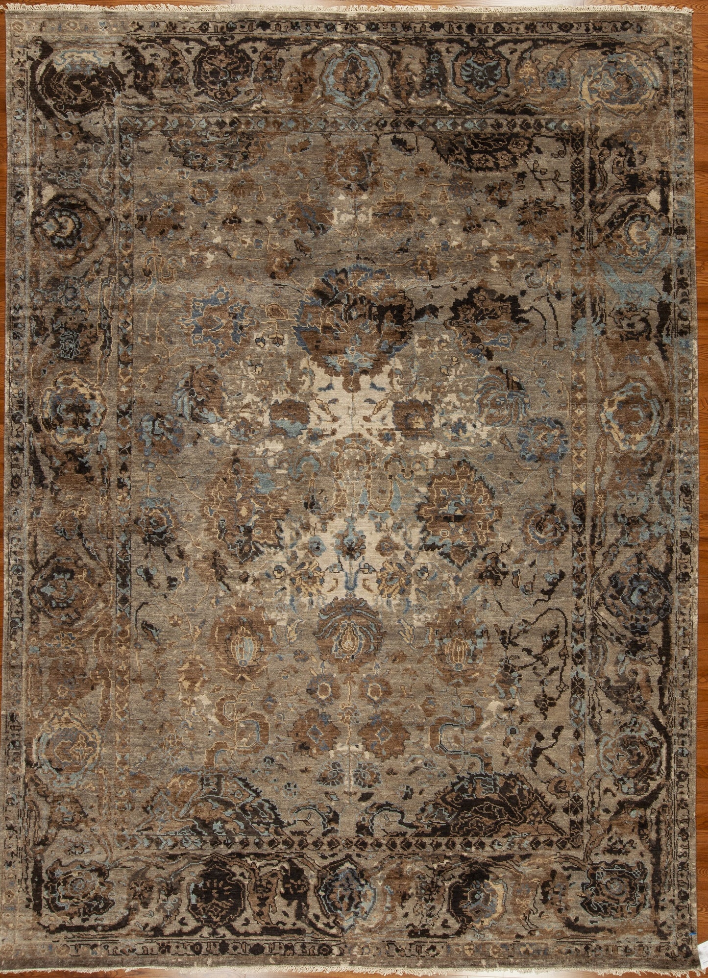 Divine, Taupe