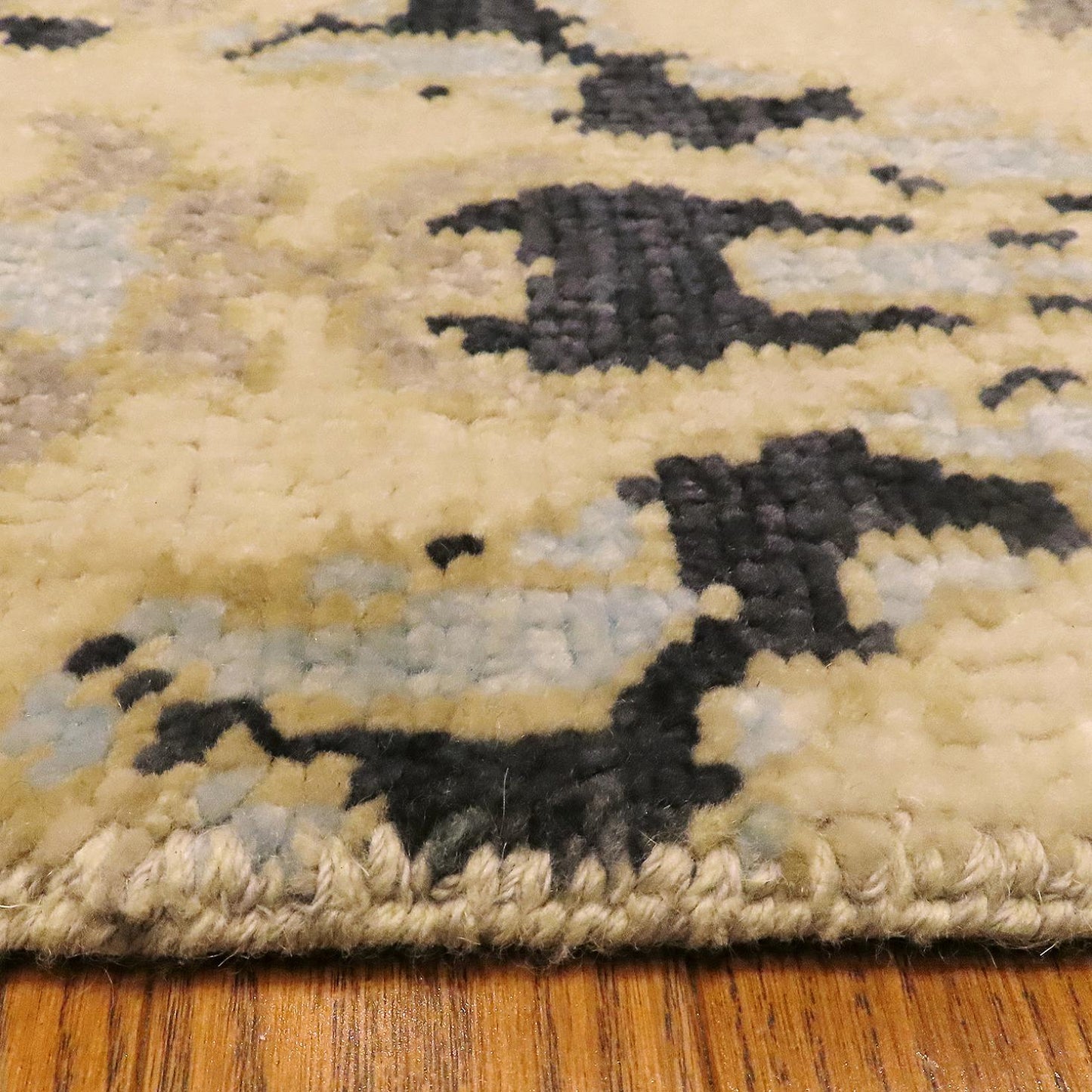 Bel Air, Linen