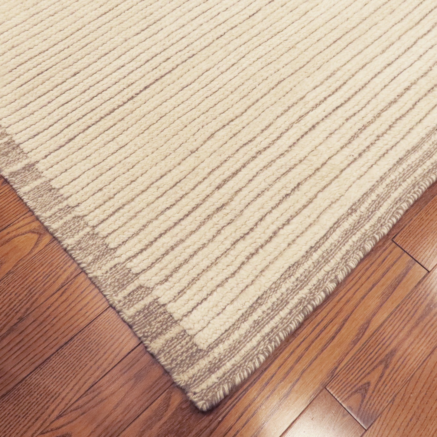 Magnus, Natural Ivory