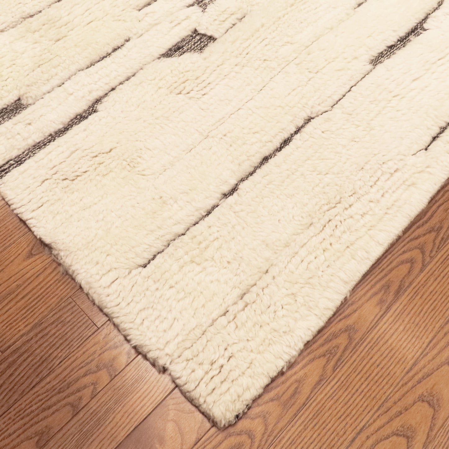 Free Spirit, Natural Ivory - Black