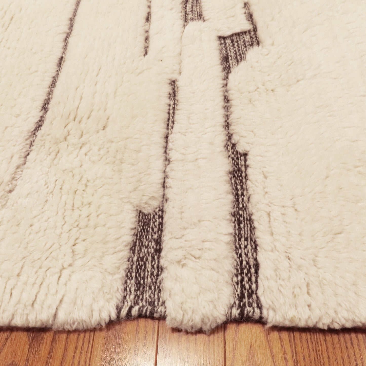 Free Spirit, Natural Ivory - Black