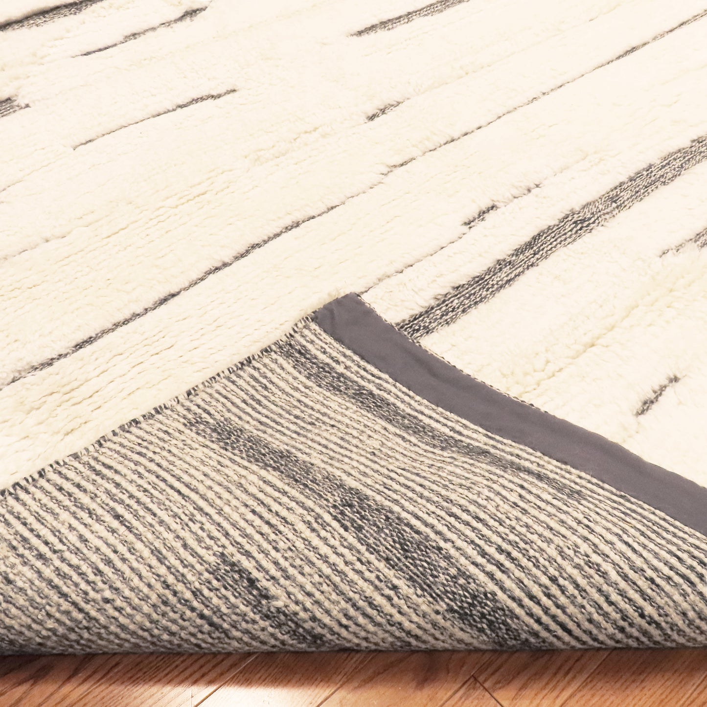 Free Spirit, Natural Ivory - Black