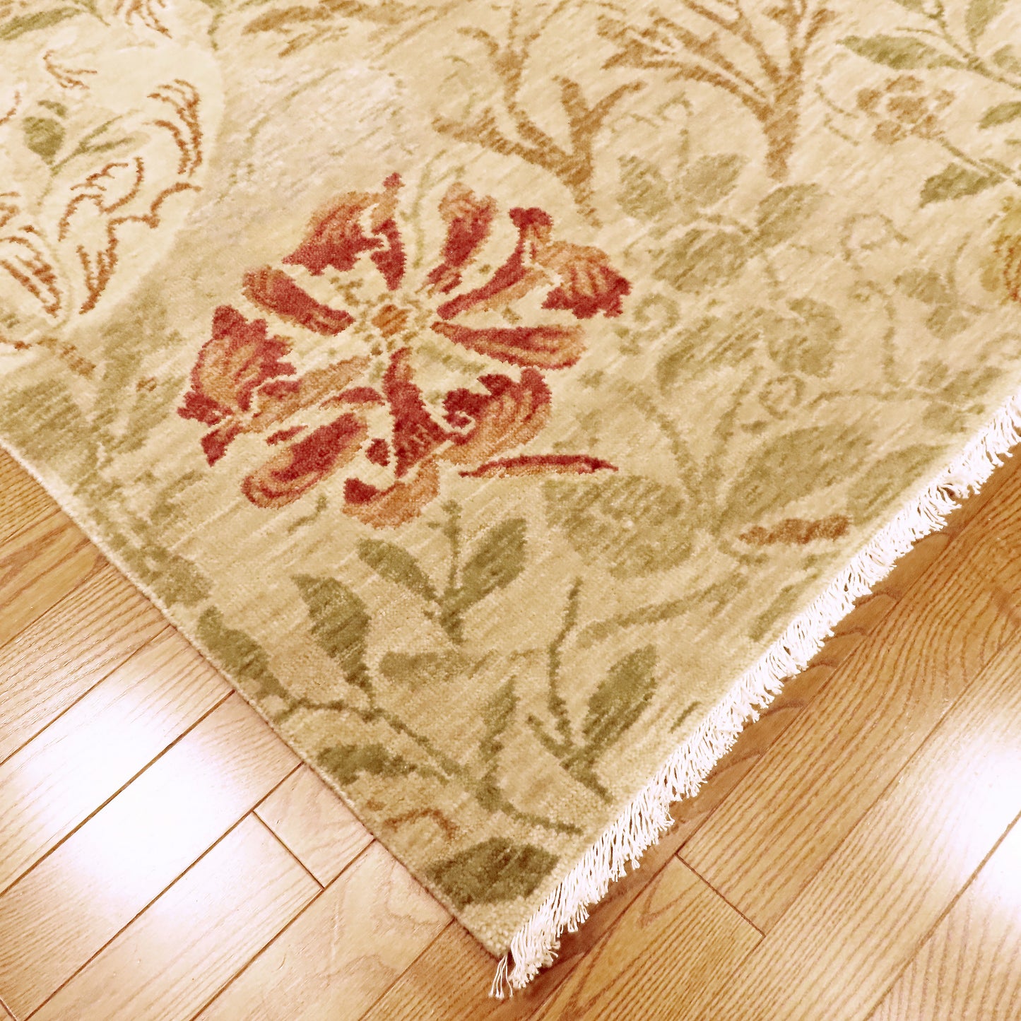 Kew, Beige