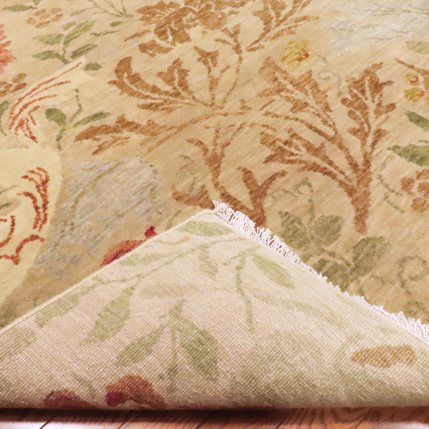 Kew, Beige